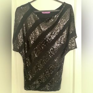 SMART SET sequinned t-shirt.  Size XS.